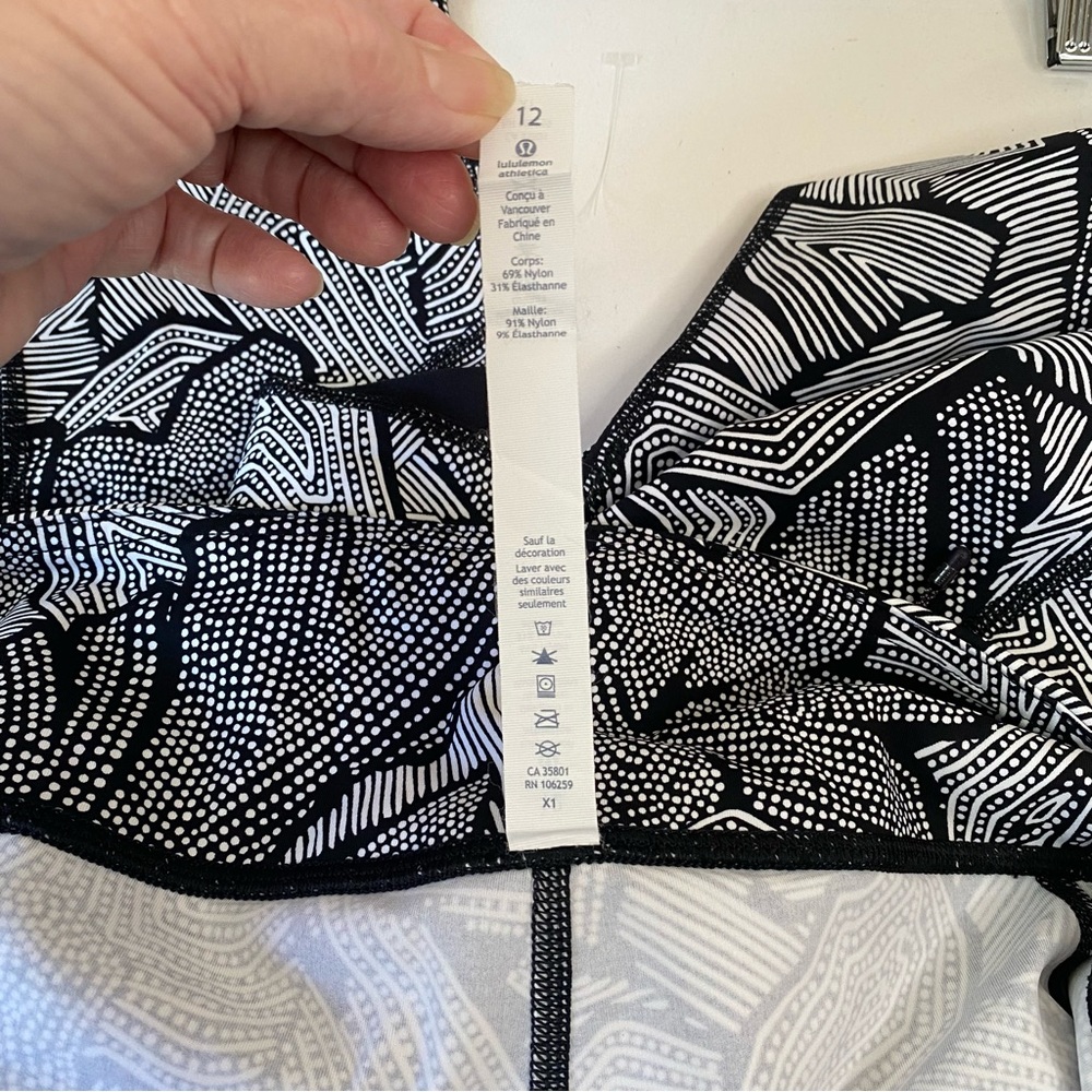 Lululemon Women’s Pace Rival Crop Leggings Dottie Tribe White Black Pattern 12 - Picture 8 of 8